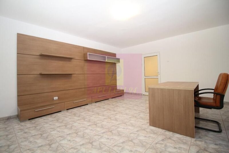 Apartament cu 3 camere de vanzare Decebal adiacent