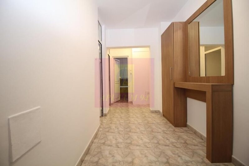 Apartament cu 3 camere de vanzare Decebal adiacent