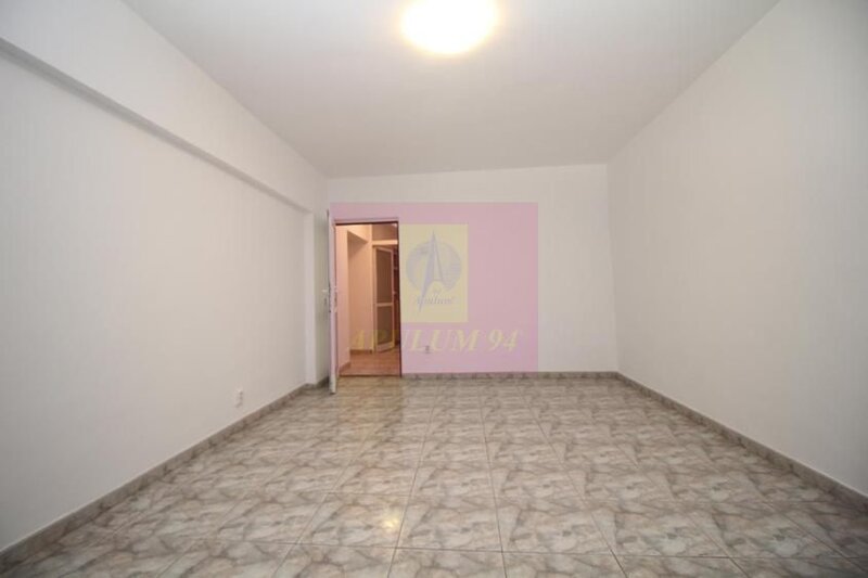 Apartament cu 3 camere de vanzare Decebal adiacent