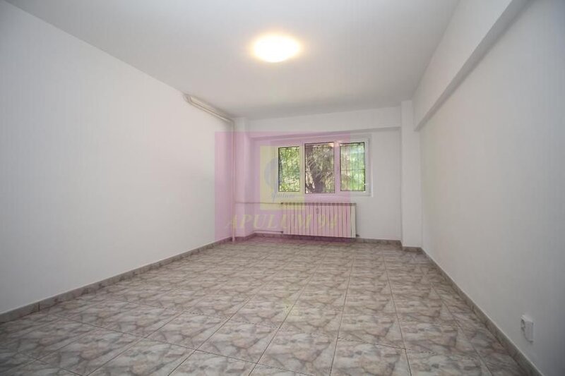 Apartament cu 3 camere de vanzare Decebal adiacent
