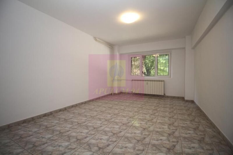 Apartament cu 3 camere de vanzare Decebal adiacent