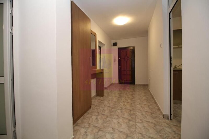 Apartament cu 3 camere de vanzare Decebal adiacent