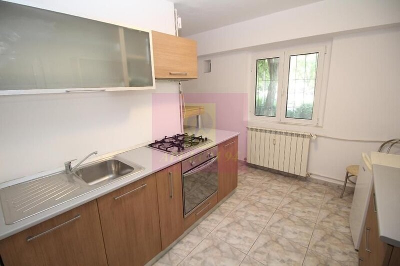 Apartament cu 3 camere de vanzare Decebal adiacent