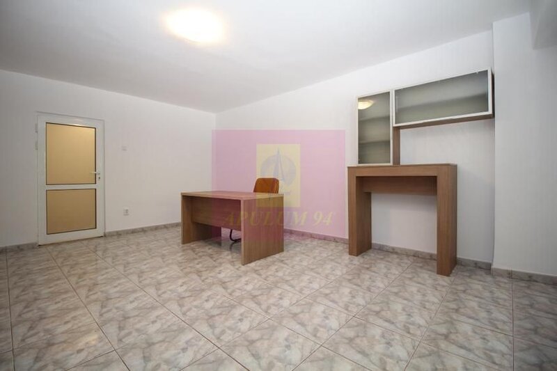 Apartament cu 3 camere de vanzare Decebal adiacent