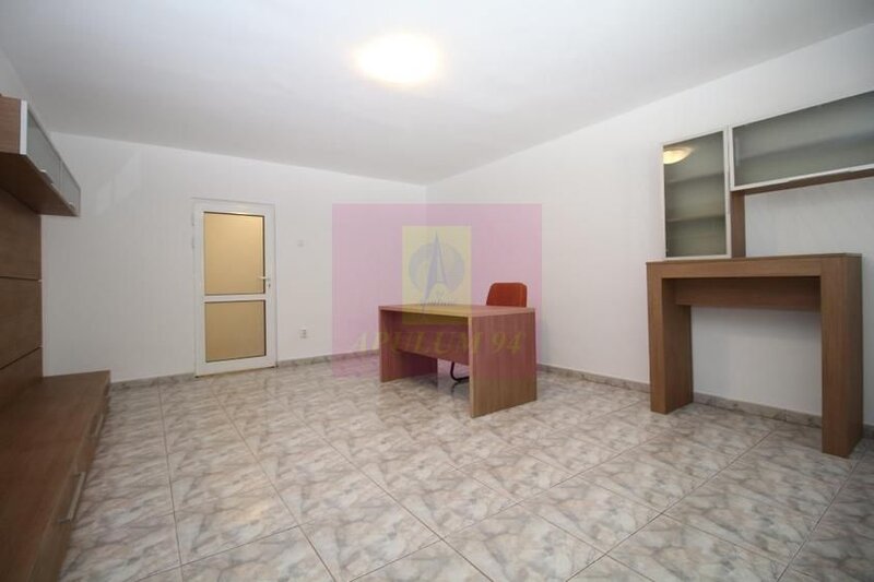 Apartament cu 3 camere de vanzare Decebal adiacent