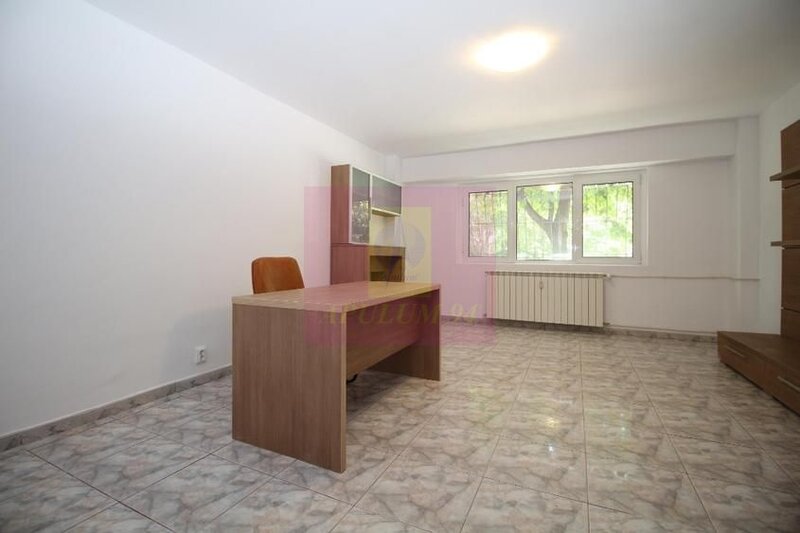 Apartament cu 3 camere de vanzare Decebal adiacent
