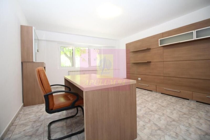 Apartament cu 3 camere de vanzare Decebal adiacent