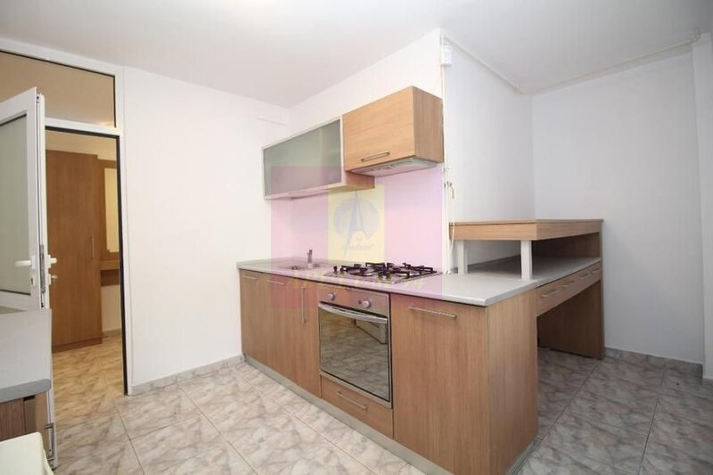 Apartament cu 3 camere de vanzare Decebal adiacent